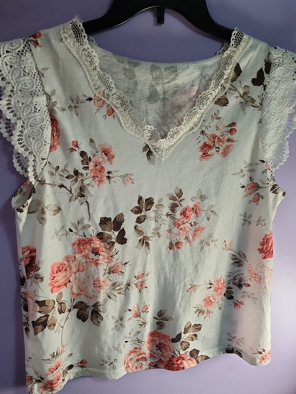 SHEIN White Floral Lace-Trim Top with Peach Roses